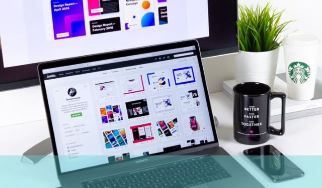 PC、タブレット、スマートフォンの3つのクロスプラットフォームデバイスを写した写真